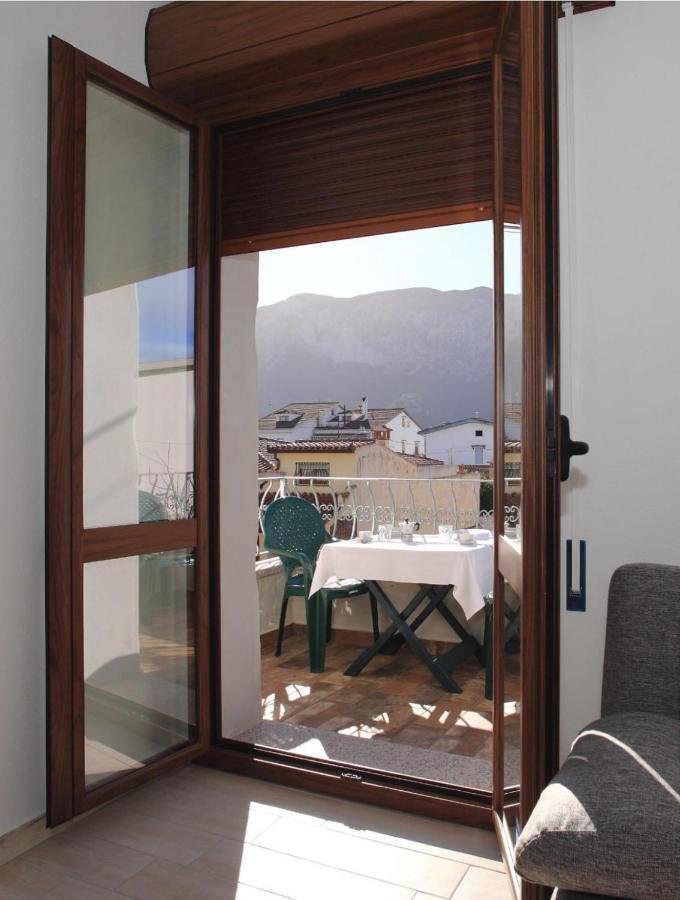 Casa Vacanze Fenu 이르골리 외부 사진